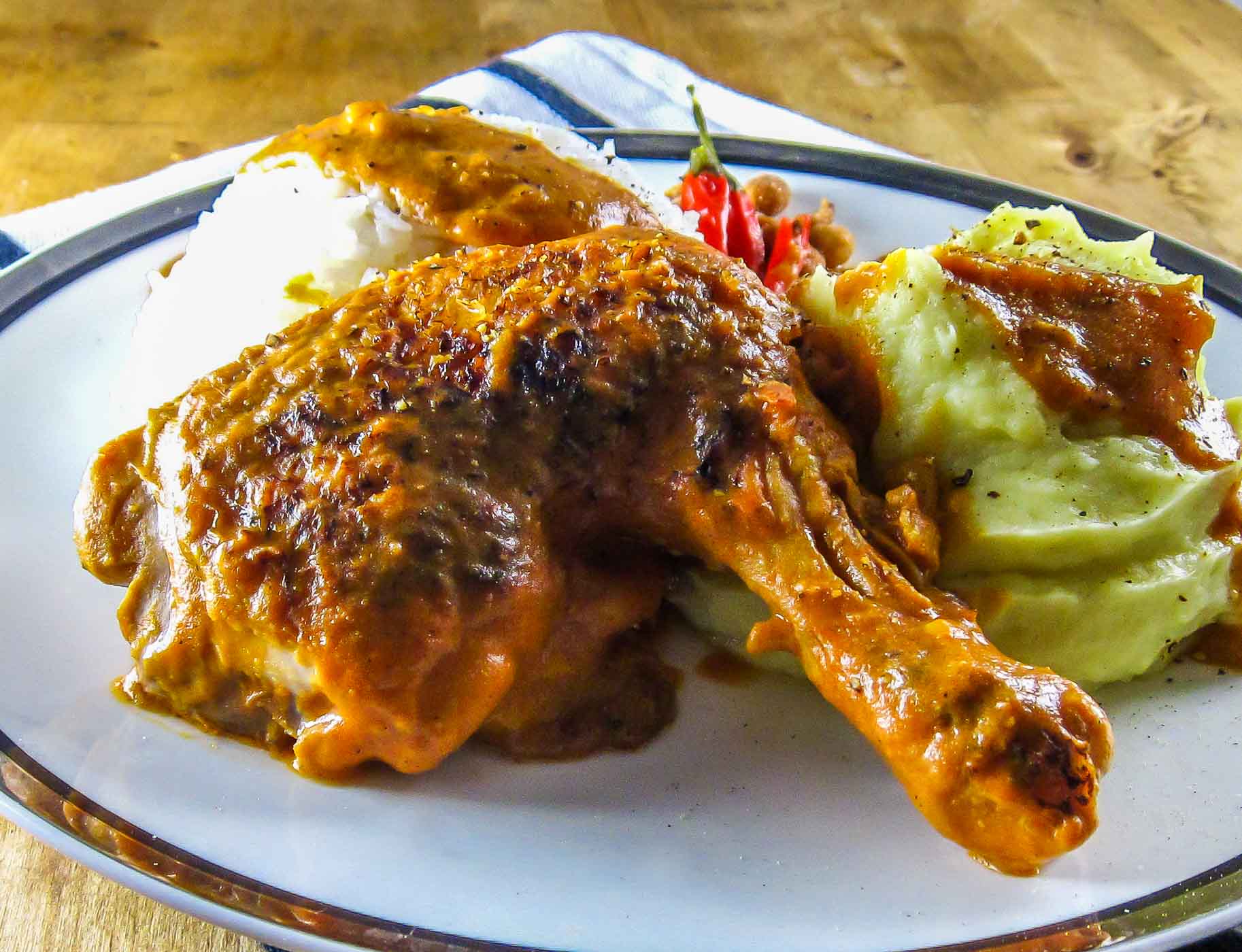 Poulet à la Moambé - chicken, peanut butter, tomatoes