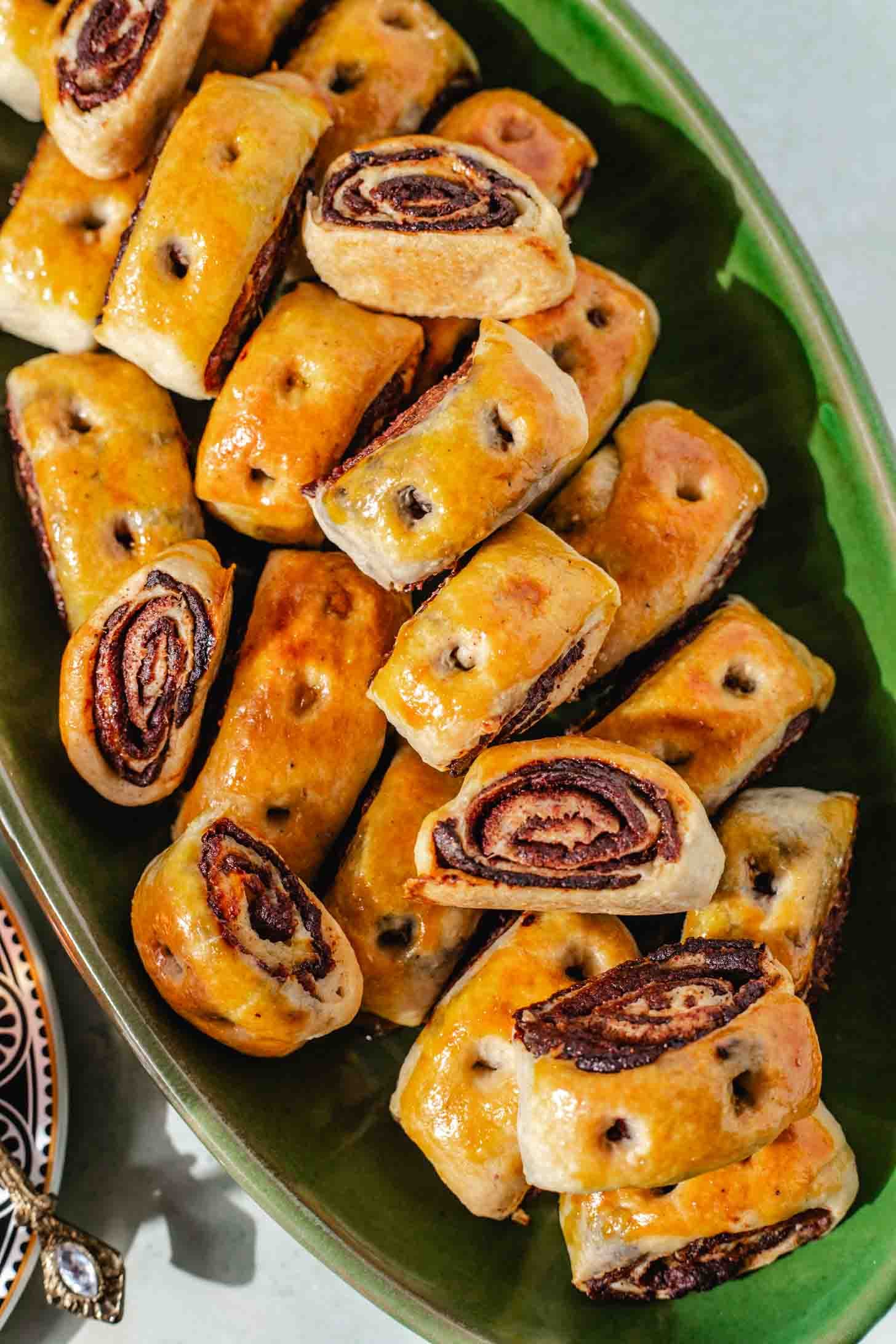 Kleicha - date or walnut cookies