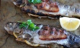 Trucha a la piedra - grilled trout with parsley and oregano