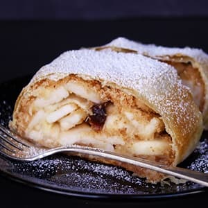 Apfelstrudel - Viennese apple strudel